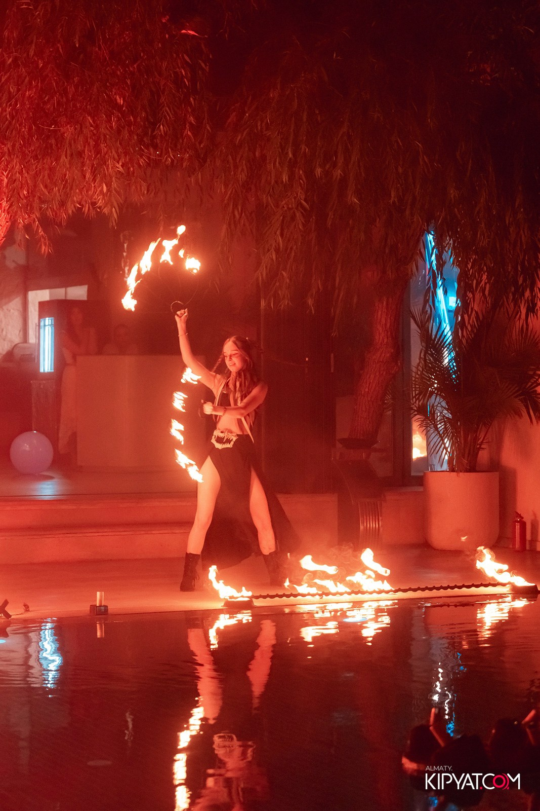 EDEN POOL & BAR. КИПЯТКОМ АЛМАТЫ!