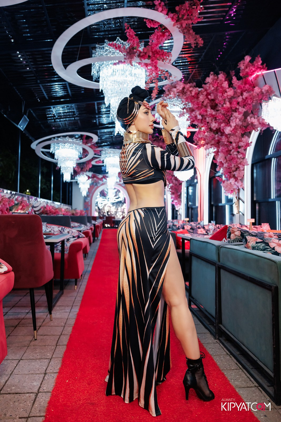 ЗАЯ, НА БИС. КИПЯТКОМ АЛМАТЫ!