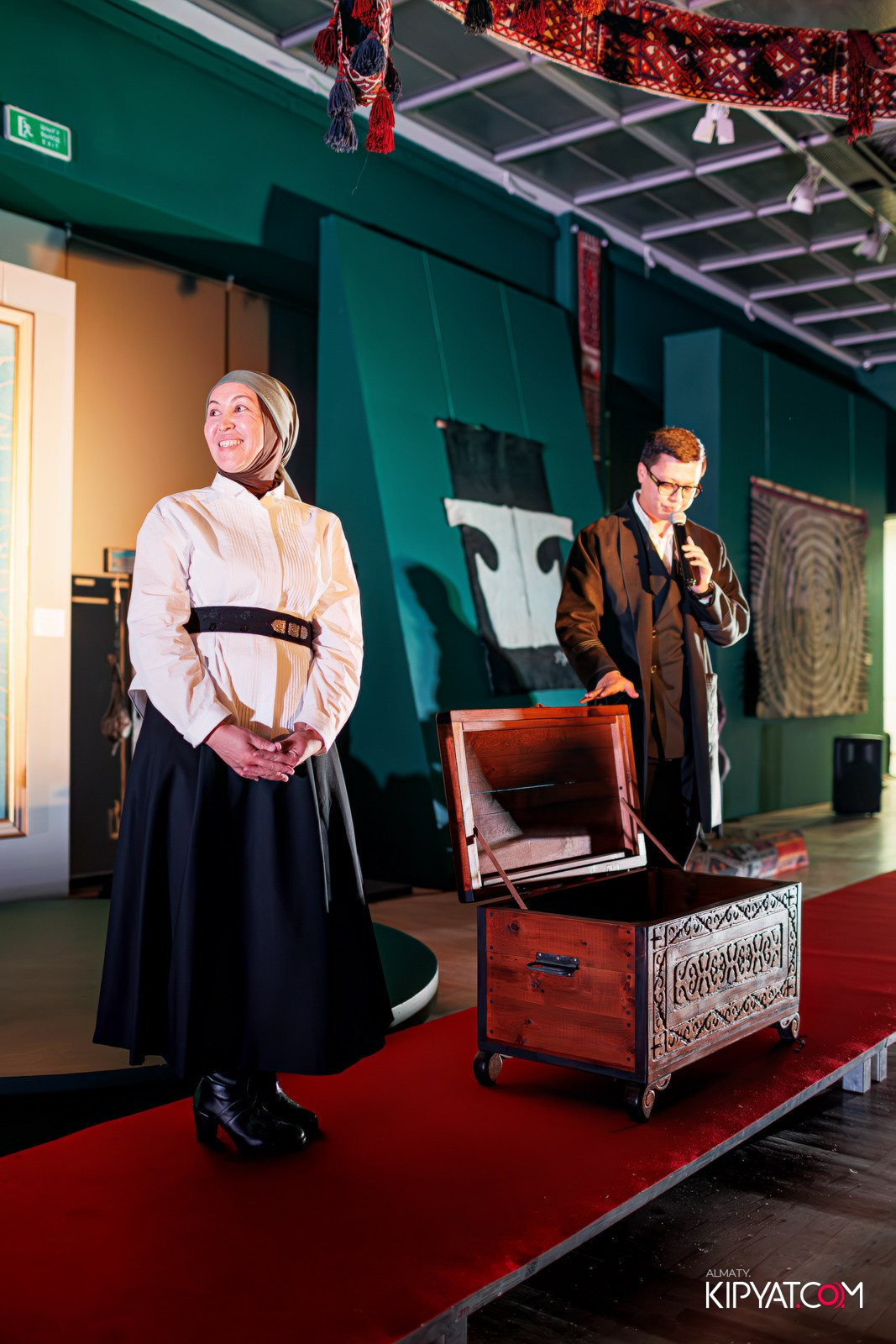 FASHION ПОКАЗ, КАЗАХСКОЙ НАЦИОНАЛЬНОЙ ОДЕЖДЫ. КИПЯТКОМ АЛМАТЫ!