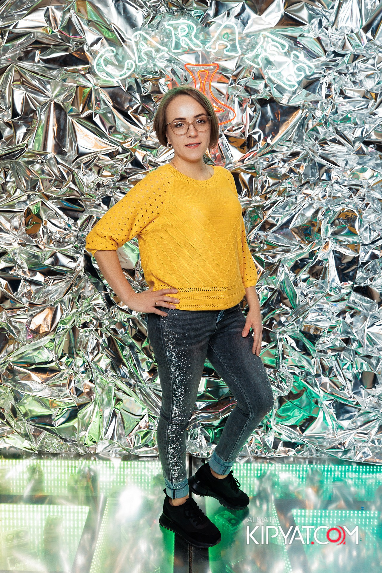 ВЕЧЕРИНКА 90Х КАФЕ CARAFE. КИПЯТКОМ АЛМАТЫ! Фотосъемка мероприятий в Алматы