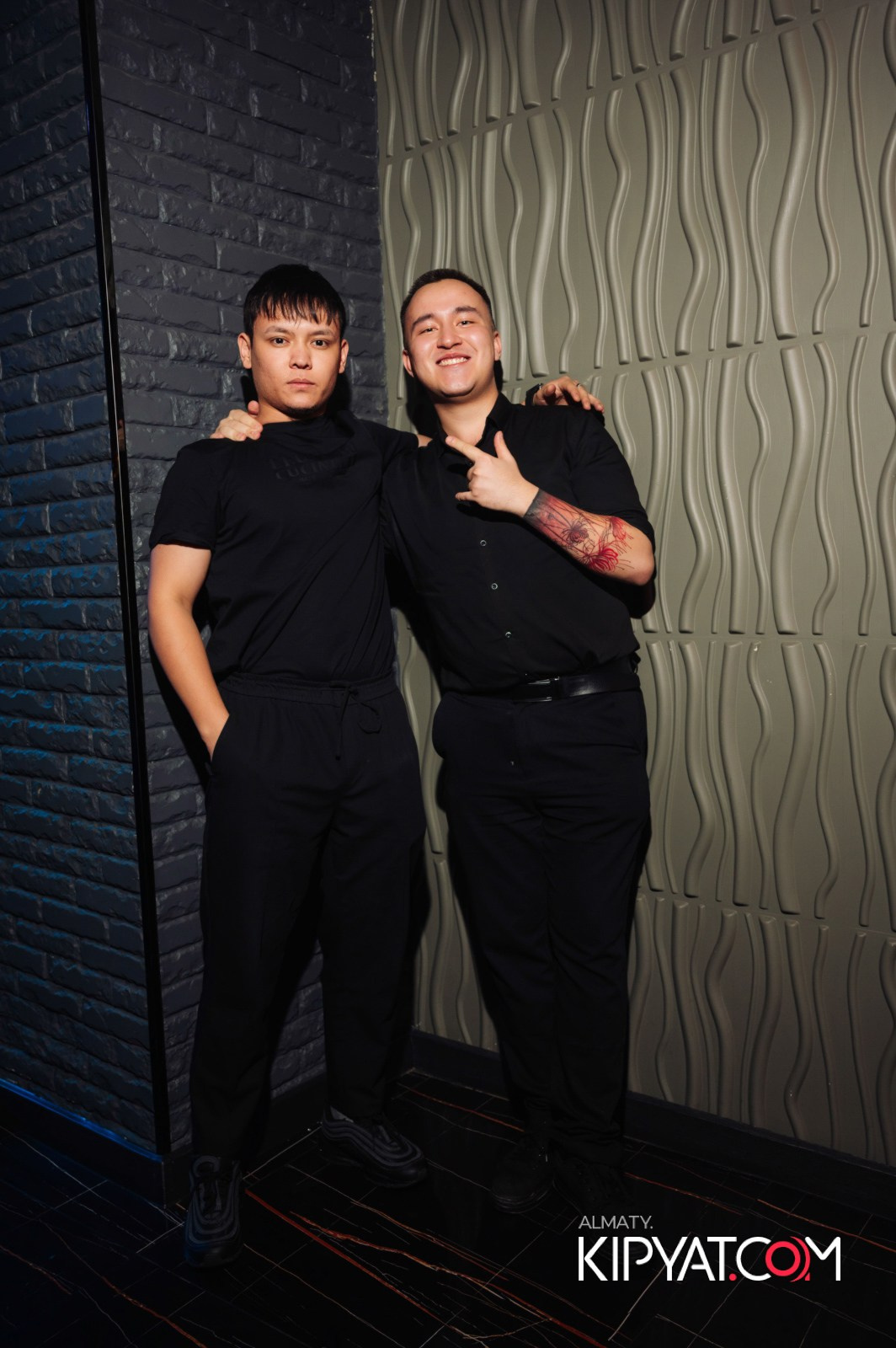 ПАНАЕХАЛИ БАР НА ТОЛЕ БИ. КИПЯТКОМ АЛМАТЫ!