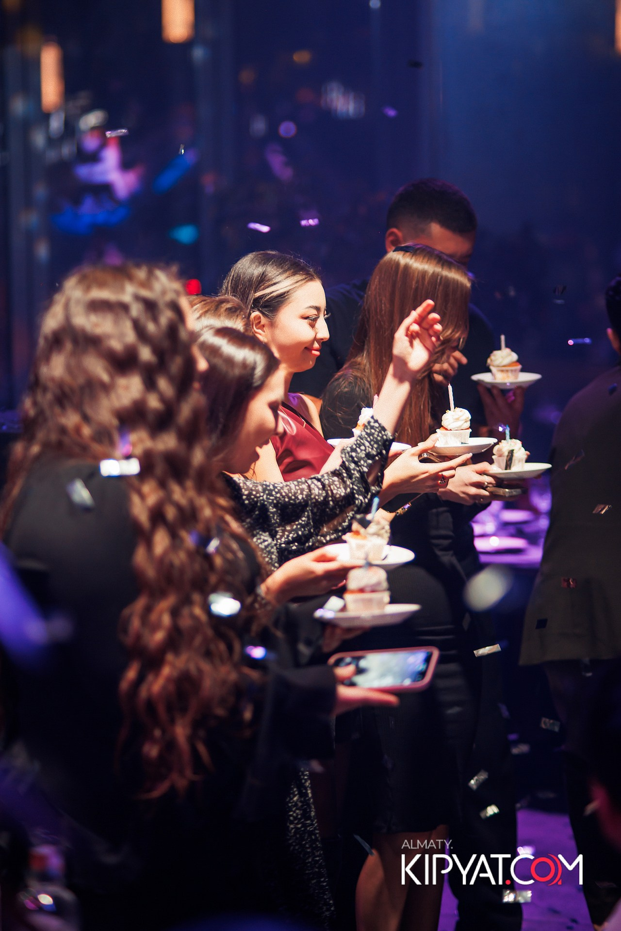 FRIENDS BAR & TERRACE. КИПЯТКОМ АЛМАТЫ!