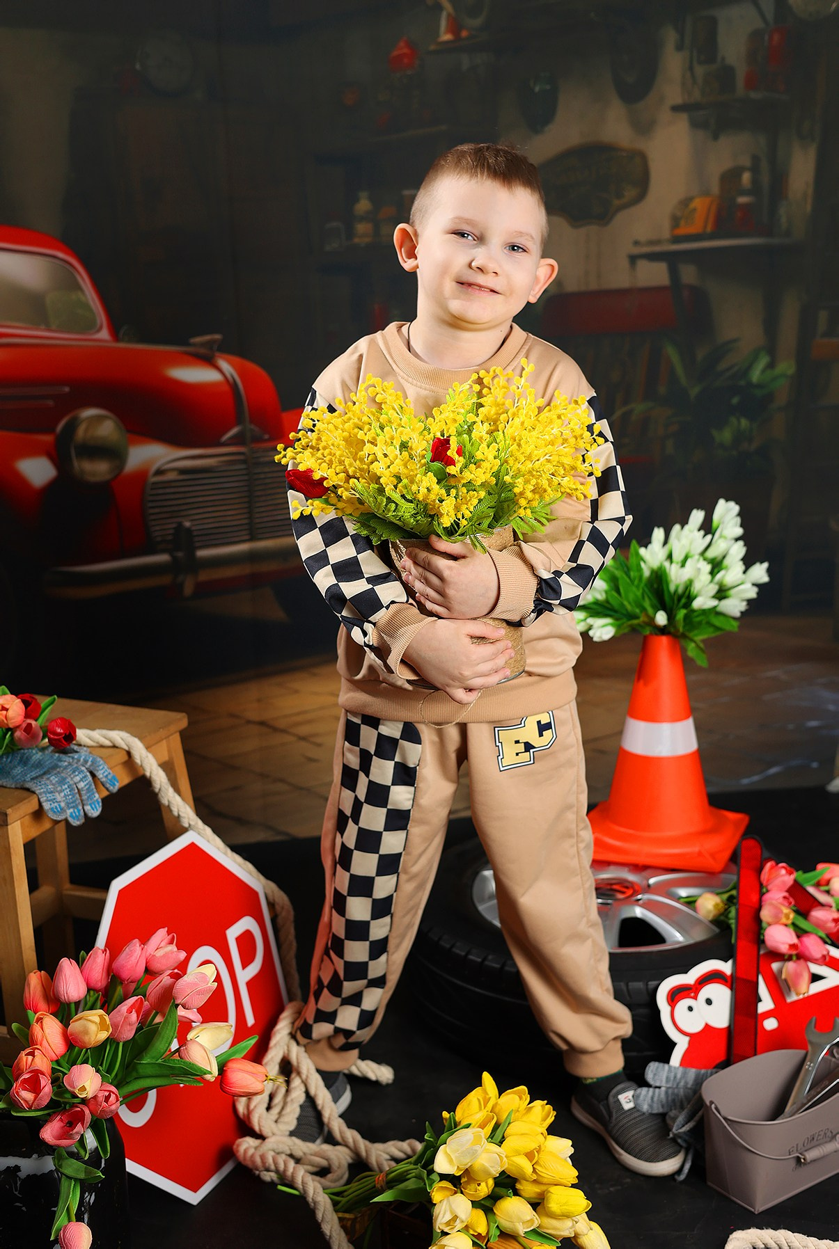 Гараж. Выпускные альбомы в Иваново в детский сад и школу. Александр и Светлана Янкины