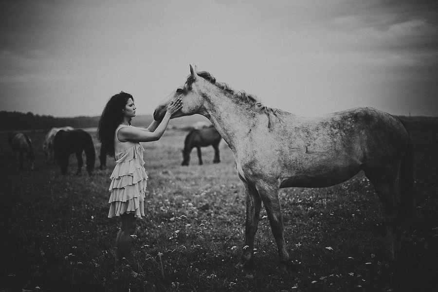 Мария и лошади. Фотограф Полина Егорова город Тюмень