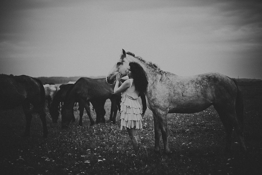 Мария и лошади. Фотограф Полина Егорова город Тюмень