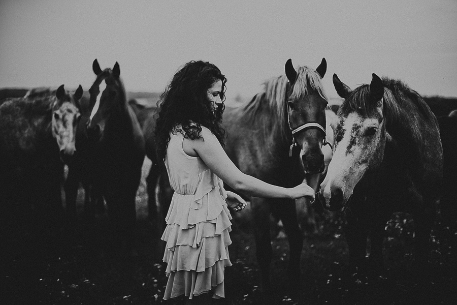 Мария и лошади. Фотограф Полина Егорова город Тюмень