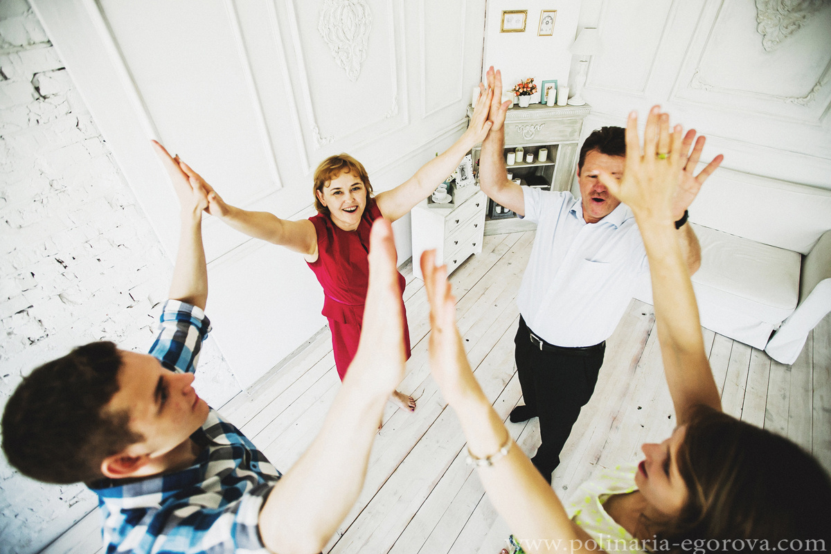 Яна дома. С семьей. Фотограф Полина Егорова город Тюмень