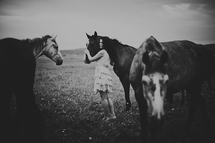 Мария и лошади. Фотограф Полина Егорова город Тюмень