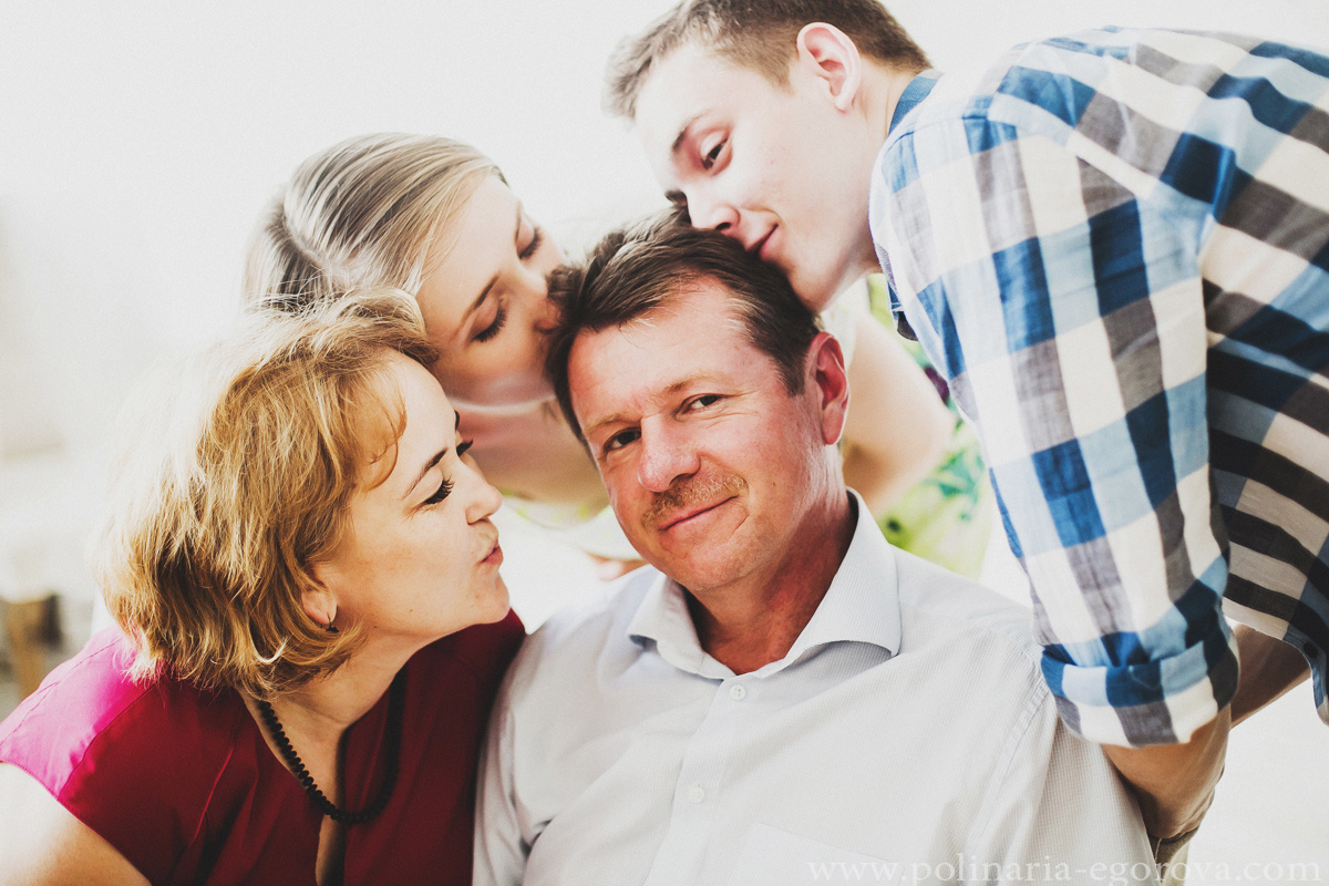 Яна дома. С семьей. Фотограф Полина Егорова город Тюмень