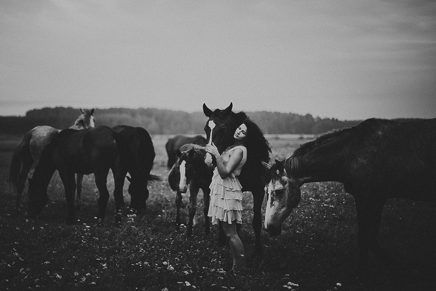 Мария и лошади. Фотограф Полина Егорова город Тюмень