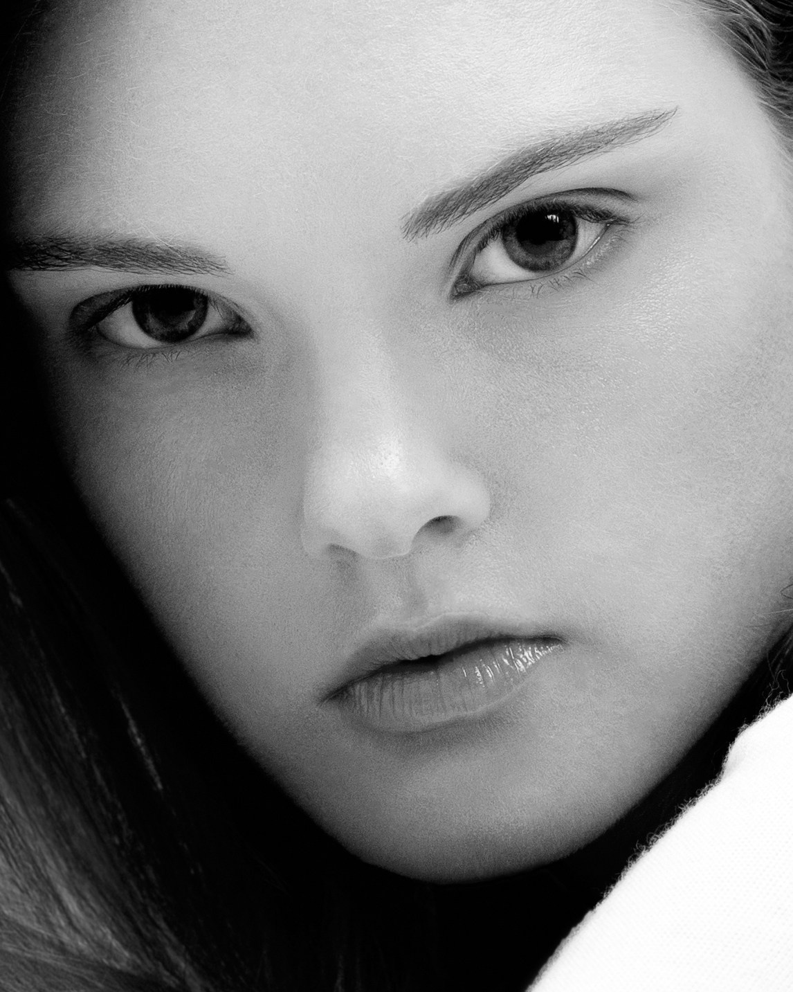 MONOCHROME PLUMAGE & SILHOUETTE DESIGN. Таис Суворова — Арт-директор, Fashion & Still Life фотограф. Кампейны и High-End ретушь. Москва