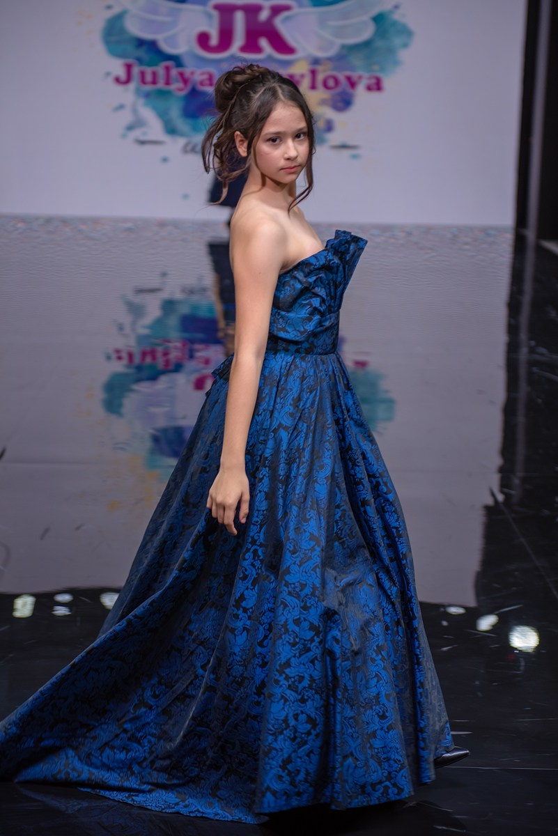 SochiFashionWeek2024 дизайнер Юлия Крылова. Семейный и коммерческий фотограф в Сочи Александр Бодунов