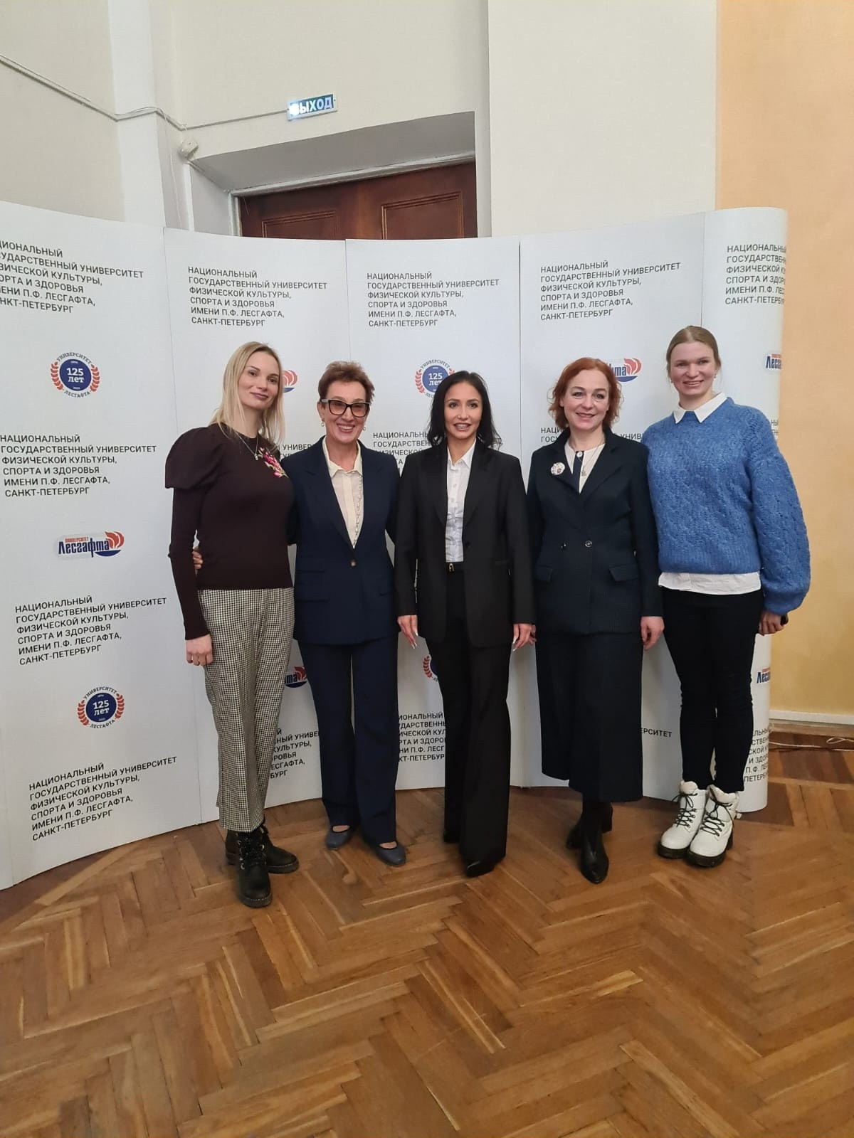 Всероссийский судейский семинар в Санкт-Петербурге 11-12 декабря в Санкт Петербурге на базе НГУ им ПФ Лесгафта прошел Всероссийский семинар для судей и тренеров по правилам судейства.С приветственным словом выступила президент Ассоциации Спортивных Клубов России по художественной гимнастике Капранова Ольга Сергеевна.Лекторами семинара стали:- мастер спорта международного класса, судья Международной категории FIG - Анна Викторовна Свирина;- профессор, доктор педагогических наук, заведующая кафедры теории и методики гимнастики - Раиса Николаевна Терехина;- профессор, доктор педагогических наук - Ольга Анатольевна Двейрина.