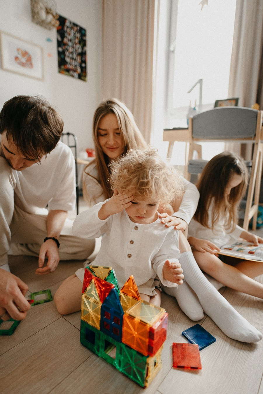 Костя, Яна, Кристина, Леон | дома