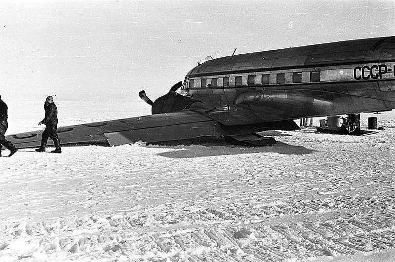 Исторические фотографии. Фотоальбом показывающий увлекательный мир авиации и мир медведей Андрея Иванова