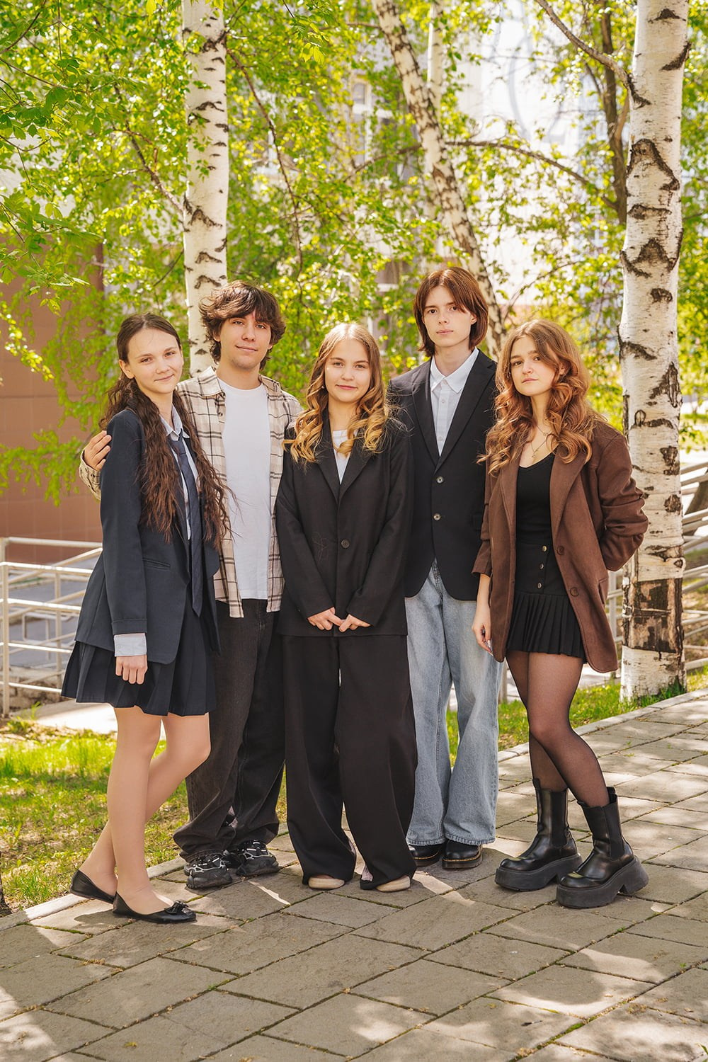 Выпускные альбомы для 9 класса: съёмка в школе и на улице. СИГМА | Студия выпускных альбомов Красноярск