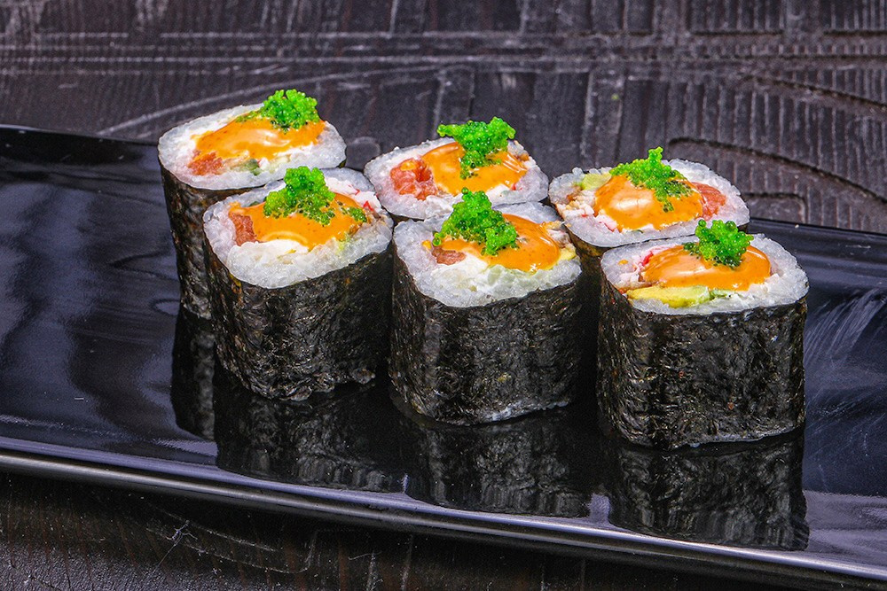 Фотосъемка суши и роллов. Заказ по тел.: +7 (906) 006-90-22. Фуд-фотограф Андрей Старостин — съемка еды в Москве. 9000 руб. в час