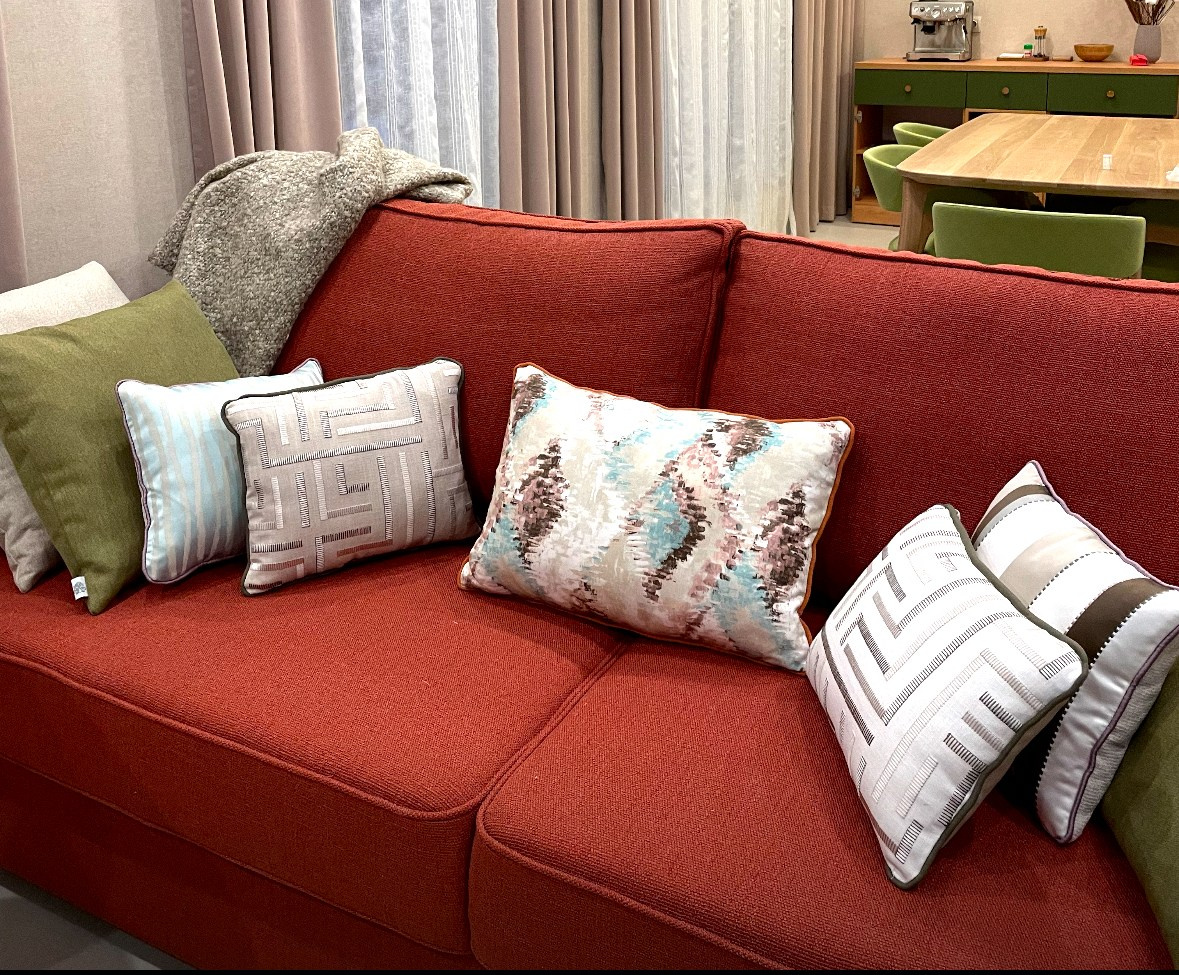 Яркие дизайнерские подушки