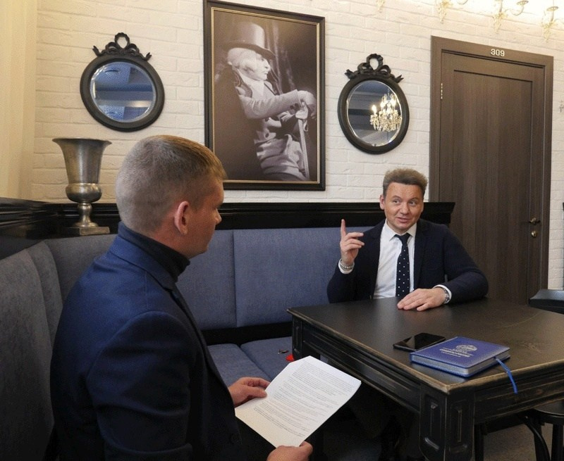 Станислав Щербаков, главный редактор журнала Солдаты России, спецкорреспондент, журналист, ВГИК, Золотой Витязь, лауреат премии союза журналистов России, режиссёр, продюсер, сценарист, актер, предприниматель, руководитель студии 365, руководитель компании Русские медиакоммуникации, Миасс, Москва 89514577151, Президентский полк. Александр Олешко