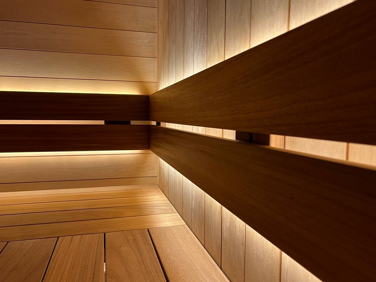 Респект команде Печи Горбунова за продуманный проект, а нам — за его реализацию: термоольха, Sangens, звёздное небо и можжевеловое панно. SaunaTopMasters