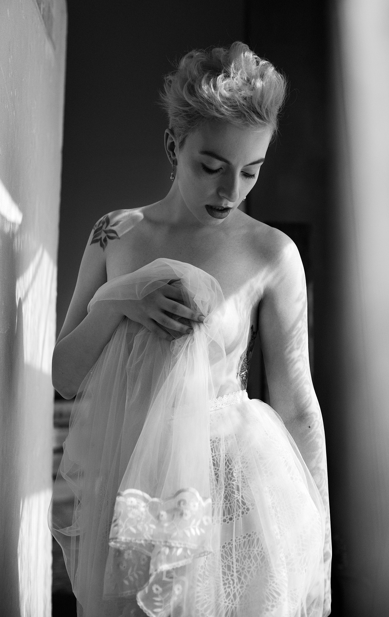 Портретная фотография в дизайнерской одежде. Портретный фотограф Белград Матвей Кармаков