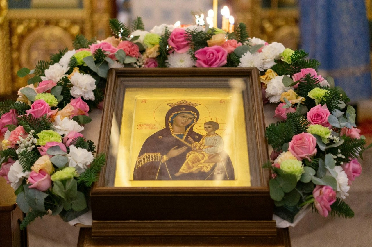 Божественная Литургия в Престольный Праздник в честь иконы Божией Матери именуемой «Скоропослушница». Саратовское Северо-Западное благочиние