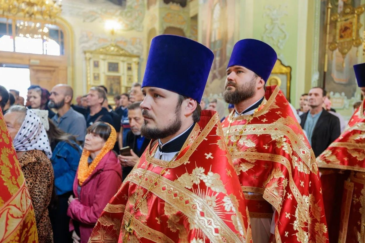 В ДЕНЬ ПРАЗДНОВАНИЯ СОБОРА САРАТОВСКИХ СВЯТЫХ В ПОКРОВСКОМ СОБОРЕ Г. САРАТОВА СОВЕРШЕНО АРХИЕРЕЙСКОЕ БОГОСЛУЖЕНИЕ. Георгиевское благочиние