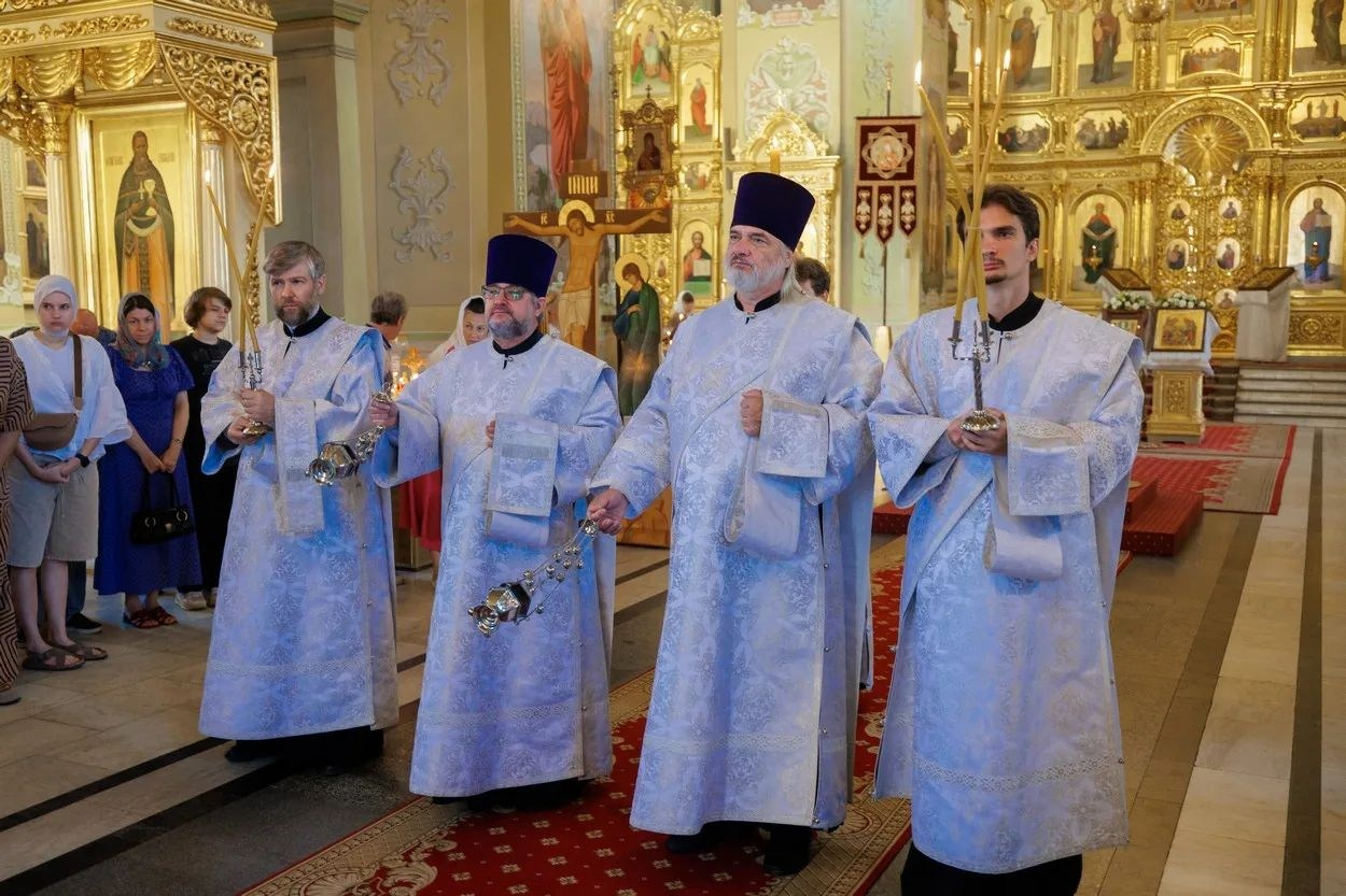 МИТРОПОЛИТ ИГНАТИЙ И МИТРОПОЛИТ ВЛАДИМИР СОВЕРШИЛИ БОЖЕСТВЕННУЮ ЛИТУРГИЮ В ПОКРОВСКОМ СОБОРЕ Г. САРАТОВА. Георгиевское благочиние