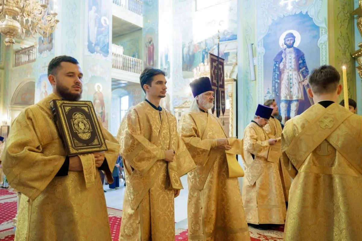 Архиерейское богослужение в Покровском соборе. Георгиевское благочиние
