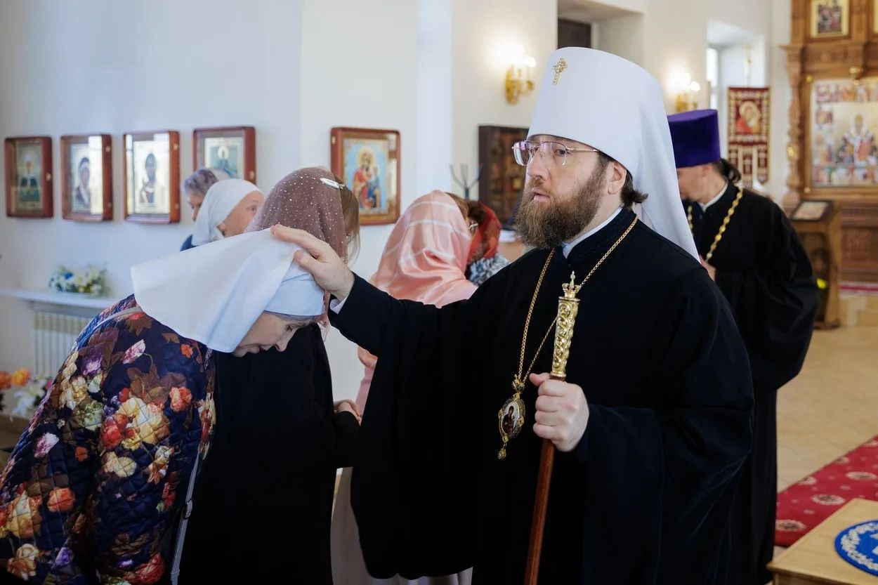 Митрополит Игнатий совершил Божественную литургию в храме новомучеников и исповедников Саратовских. Георгиевское благочиние