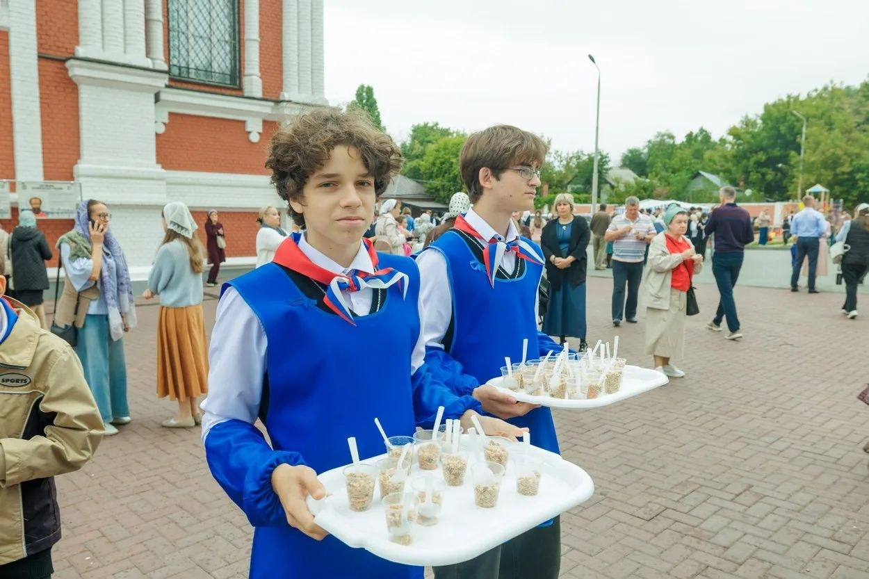 В ДЕНЬ ПРАЗДНОВАНИЯ СОБОРА САРАТОВСКИХ СВЯТЫХ В ПОКРОВСКОМ СОБОРЕ Г. САРАТОВА СОВЕРШЕНО АРХИЕРЕЙСКОЕ БОГОСЛУЖЕНИЕ. Георгиевское благочиние