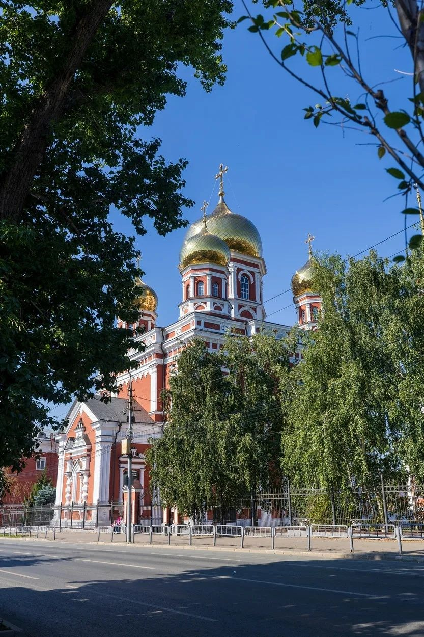МИТРОПОЛИТ ИГНАТИЙ И МИТРОПОЛИТ ВЛАДИМИР СОВЕРШИЛИ БОЖЕСТВЕННУЮ ЛИТУРГИЮ В ПОКРОВСКОМ СОБОРЕ Г. САРАТОВА. Георгиевское благочиние