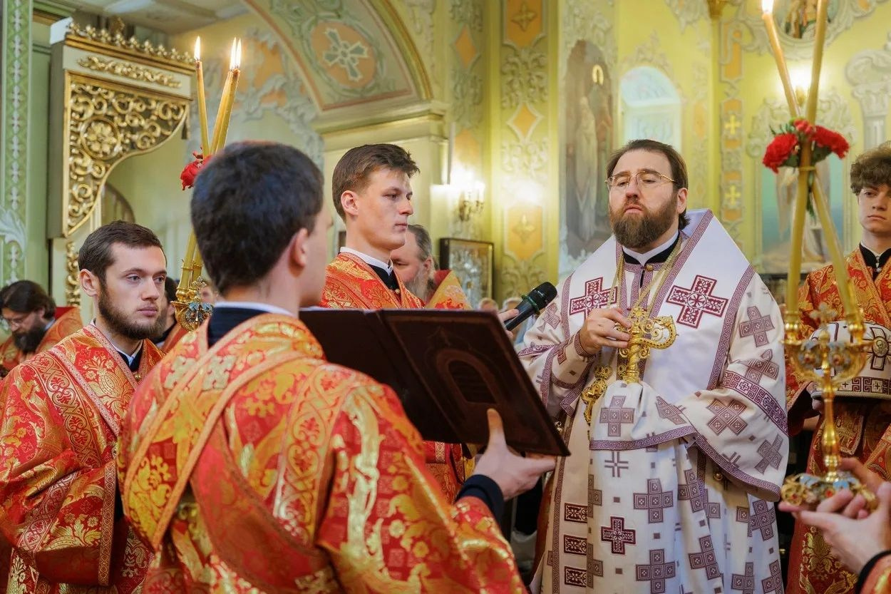 В ДЕНЬ ПРАЗДНОВАНИЯ СОБОРА САРАТОВСКИХ СВЯТЫХ В ПОКРОВСКОМ СОБОРЕ Г. САРАТОВА СОВЕРШЕНО АРХИЕРЕЙСКОЕ БОГОСЛУЖЕНИЕ. Георгиевское благочиние