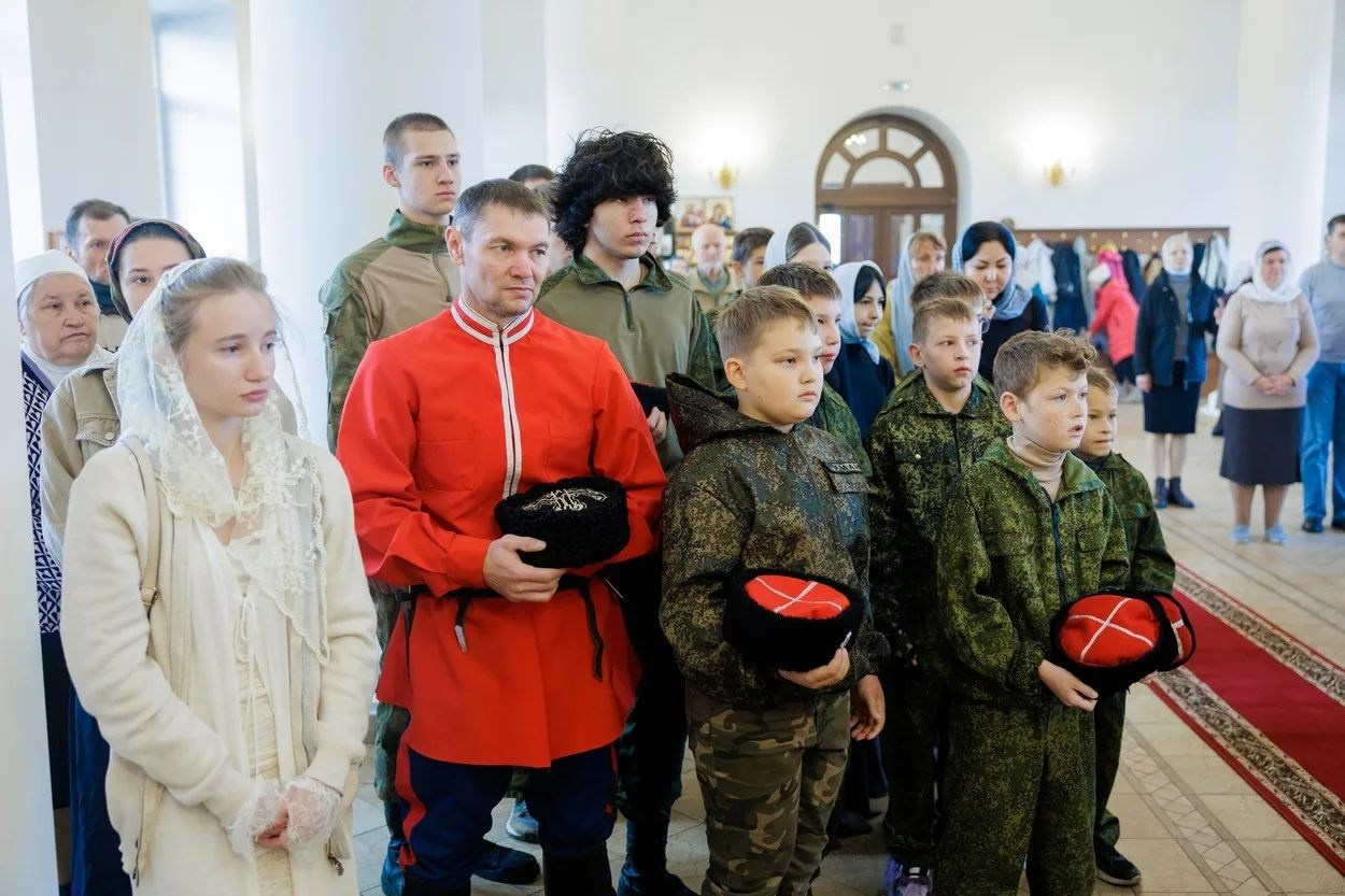 Митрополит Игнатий совершил Божественную литургию в храме новомучеников и исповедников Саратовских. Георгиевское благочиние