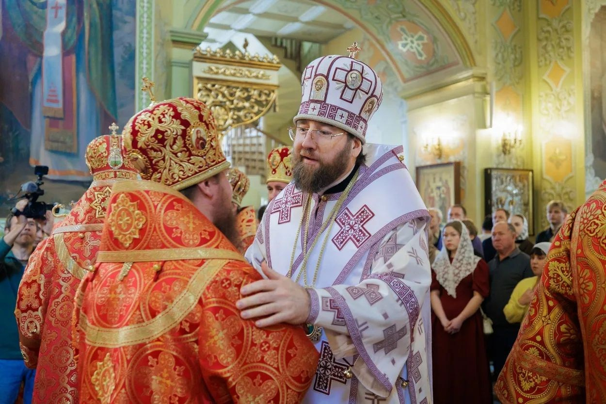 В ДЕНЬ ПРАЗДНОВАНИЯ СОБОРА САРАТОВСКИХ СВЯТЫХ В ПОКРОВСКОМ СОБОРЕ Г. САРАТОВА СОВЕРШЕНО АРХИЕРЕЙСКОЕ БОГОСЛУЖЕНИЕ. Георгиевское благочиние