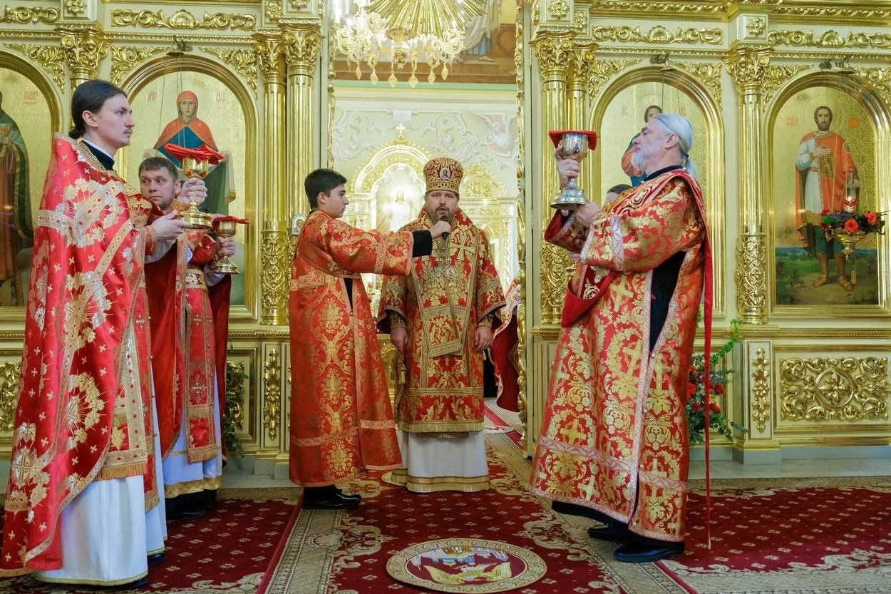 В ДЕНЬ ПРАЗДНОВАНИЯ СОБОРА САРАТОВСКИХ СВЯТЫХ В ПОКРОВСКОМ СОБОРЕ Г. САРАТОВА СОВЕРШЕНО АРХИЕРЕЙСКОЕ БОГОСЛУЖЕНИЕ. Георгиевское благочиние
