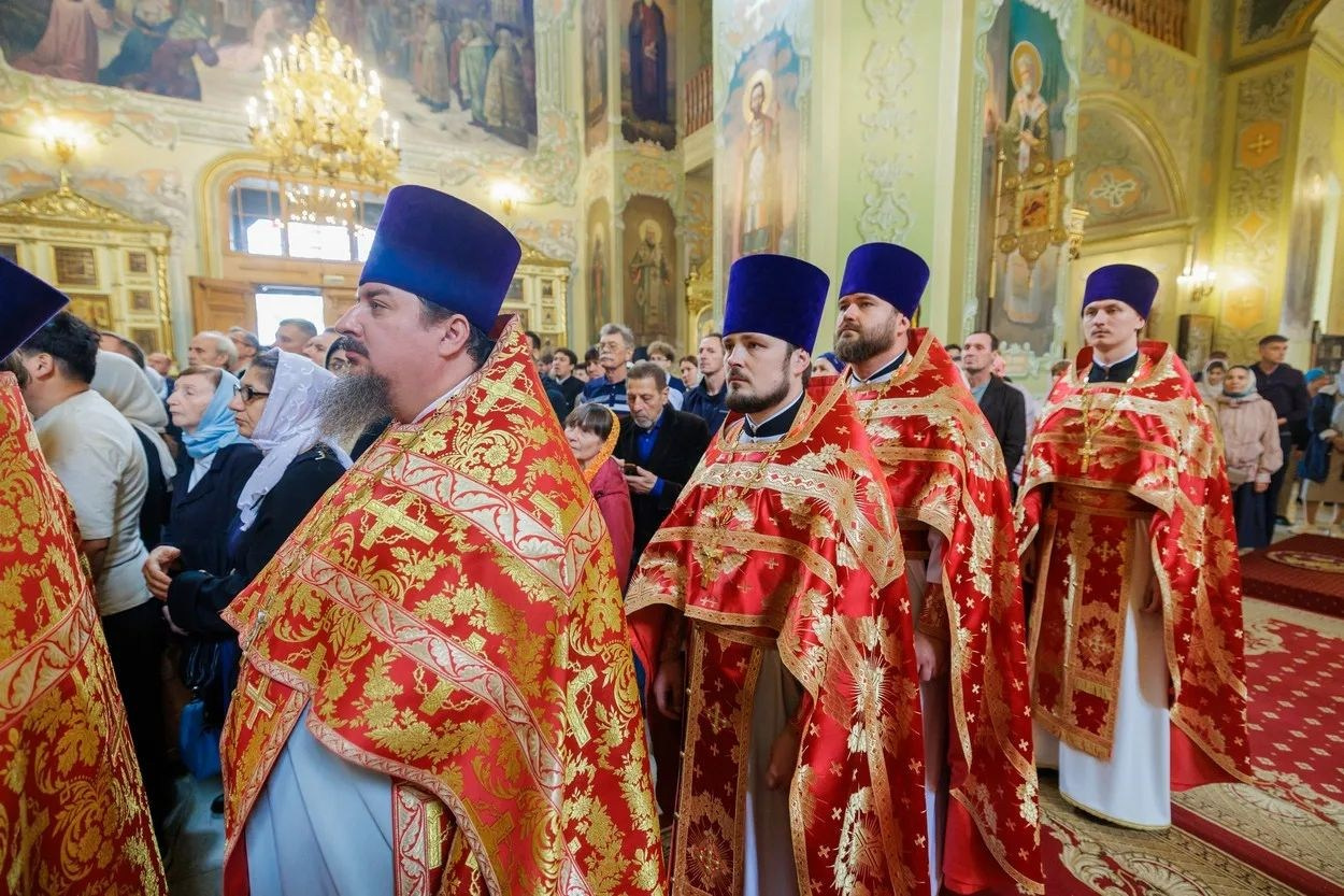 В ДЕНЬ ПРАЗДНОВАНИЯ СОБОРА САРАТОВСКИХ СВЯТЫХ В ПОКРОВСКОМ СОБОРЕ Г. САРАТОВА СОВЕРШЕНО АРХИЕРЕЙСКОЕ БОГОСЛУЖЕНИЕ. Георгиевское благочиние
