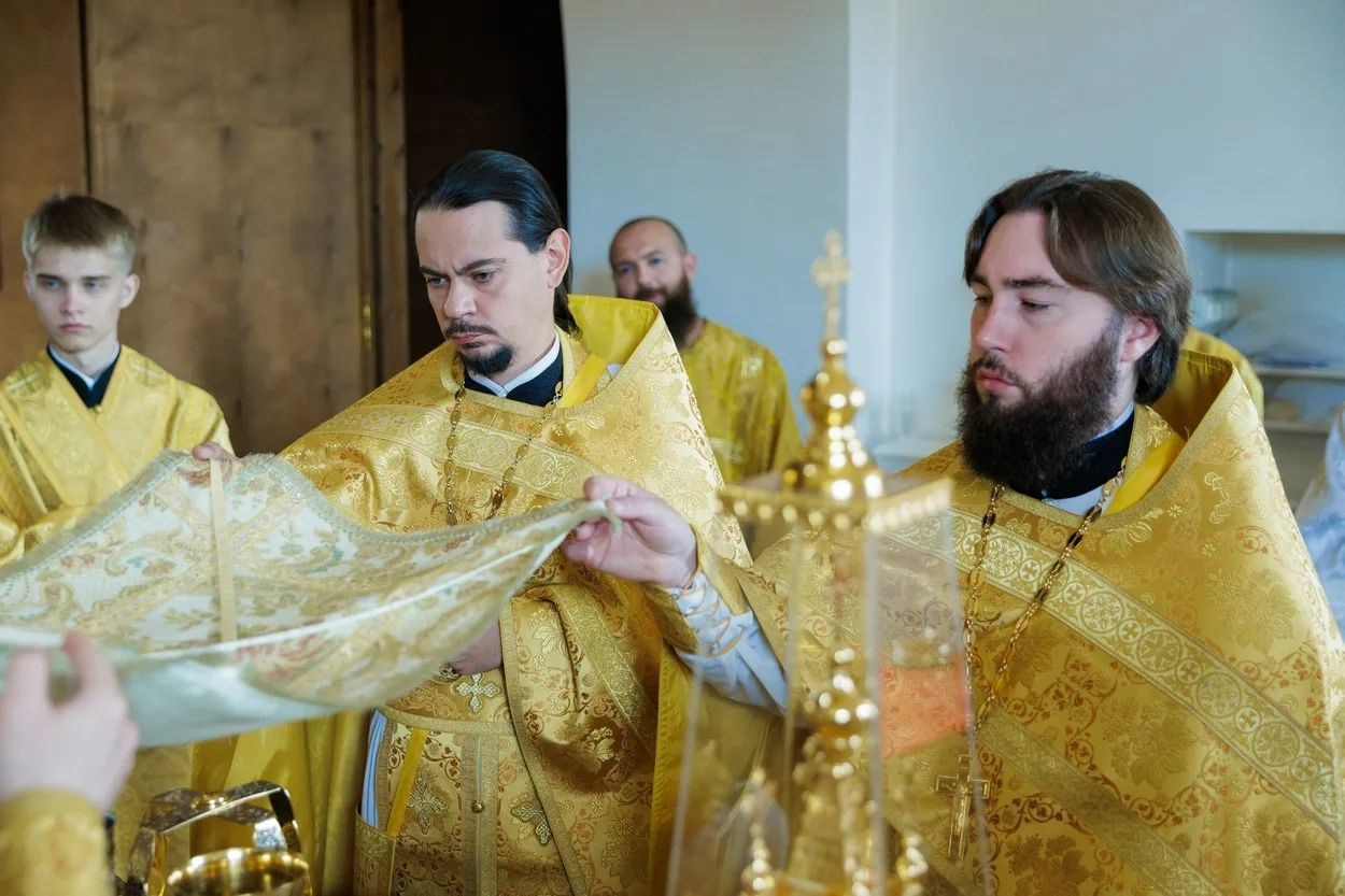 Митрополит Игнатий совершил Божественную литургию в храме новомучеников и исповедников Саратовских. Георгиевское благочиние
