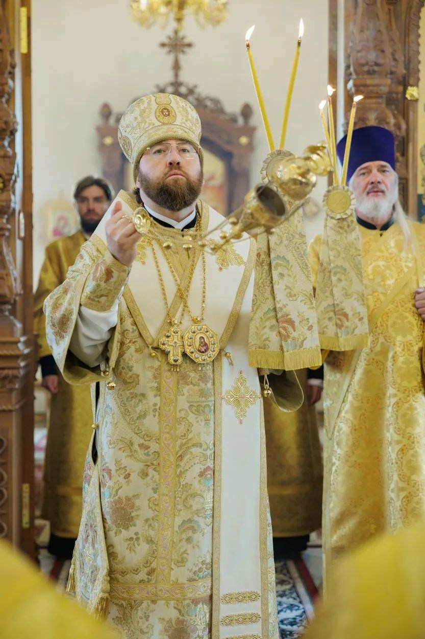 Митрополит Игнатий совершил Божественную литургию в храме новомучеников и исповедников Саратовских. Георгиевское благочиние