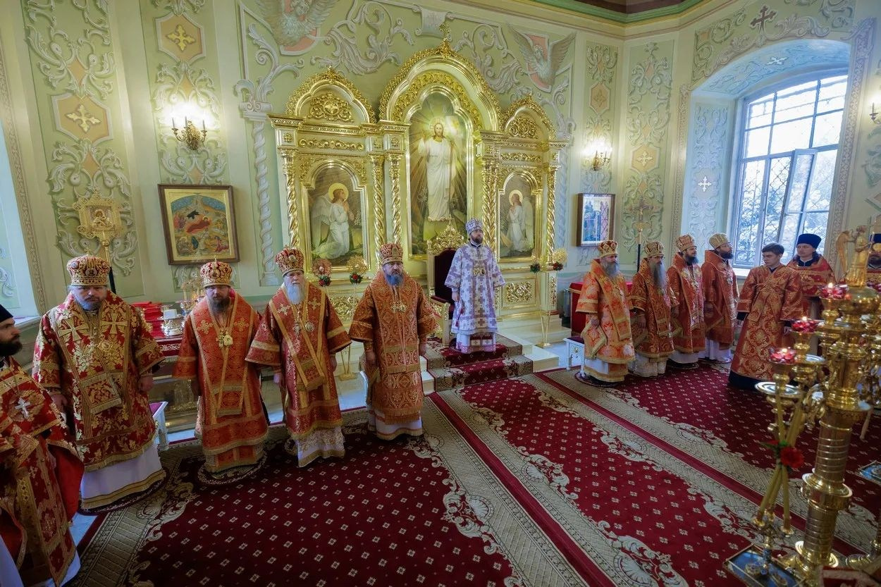 В ДЕНЬ ПРАЗДНОВАНИЯ СОБОРА САРАТОВСКИХ СВЯТЫХ В ПОКРОВСКОМ СОБОРЕ Г. САРАТОВА СОВЕРШЕНО АРХИЕРЕЙСКОЕ БОГОСЛУЖЕНИЕ. Георгиевское благочиние