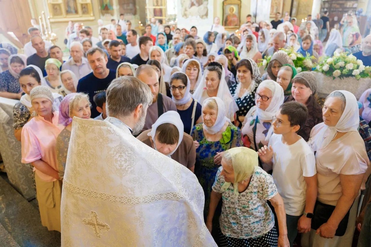 МИТРОПОЛИТ ИГНАТИЙ И МИТРОПОЛИТ ВЛАДИМИР СОВЕРШИЛИ БОЖЕСТВЕННУЮ ЛИТУРГИЮ В ПОКРОВСКОМ СОБОРЕ Г. САРАТОВА. Георгиевское благочиние