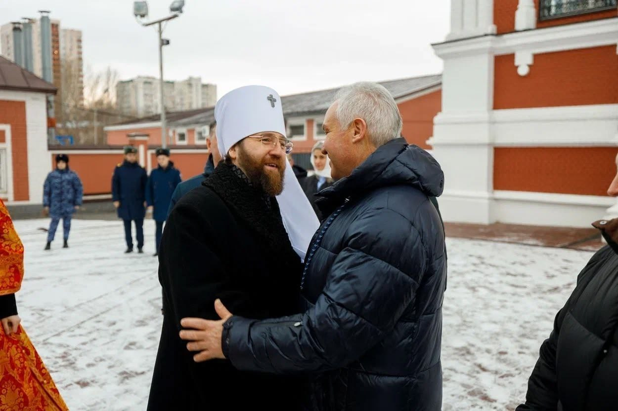 Благочинный Северо-Западного округа принял участие в Архиерейском Богослужении в соборе Покрова Пресвятой Богородицы. Саратовское Северо-Западное благочиние