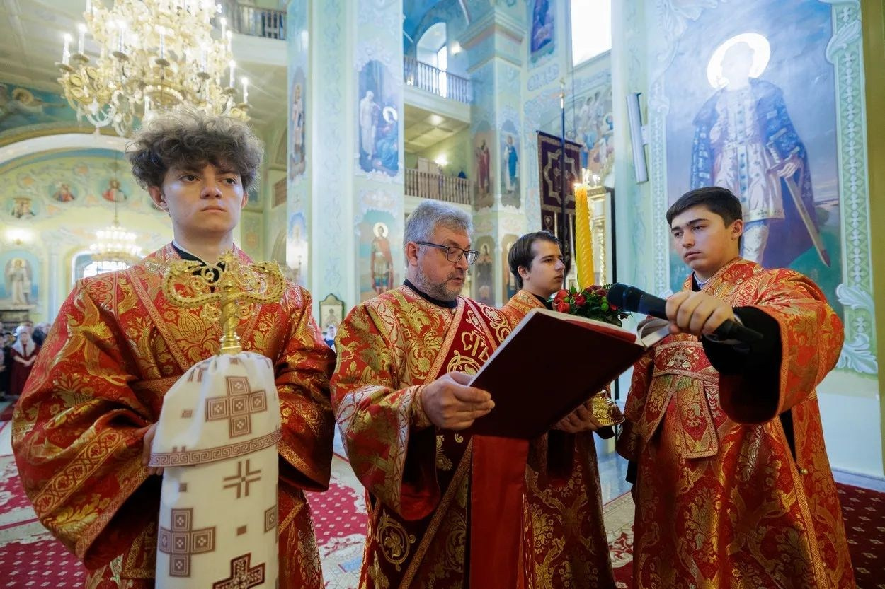 В ДЕНЬ ПРАЗДНОВАНИЯ СОБОРА САРАТОВСКИХ СВЯТЫХ В ПОКРОВСКОМ СОБОРЕ Г. САРАТОВА СОВЕРШЕНО АРХИЕРЕЙСКОЕ БОГОСЛУЖЕНИЕ. Георгиевское благочиние