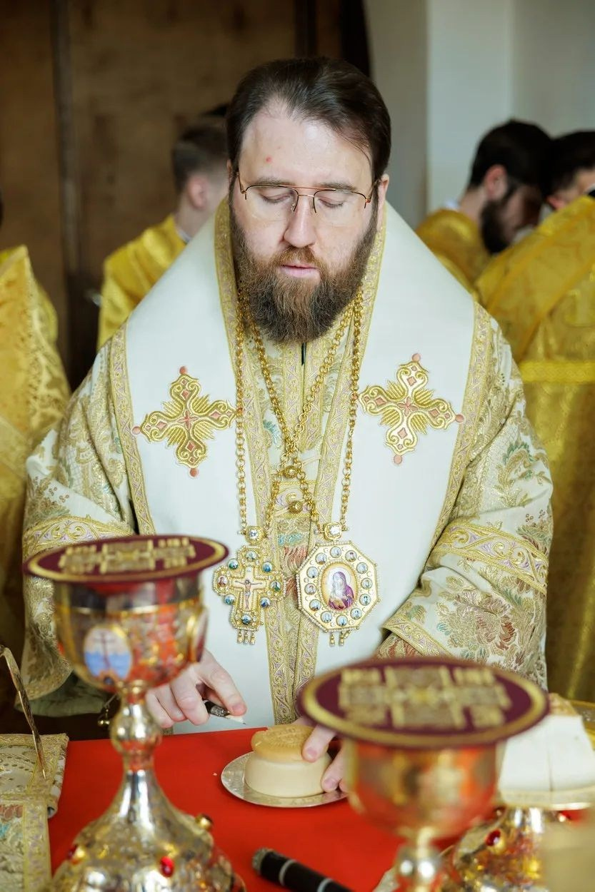 Митрополит Игнатий совершил Божественную литургию в храме новомучеников и исповедников Саратовских. Георгиевское благочиние