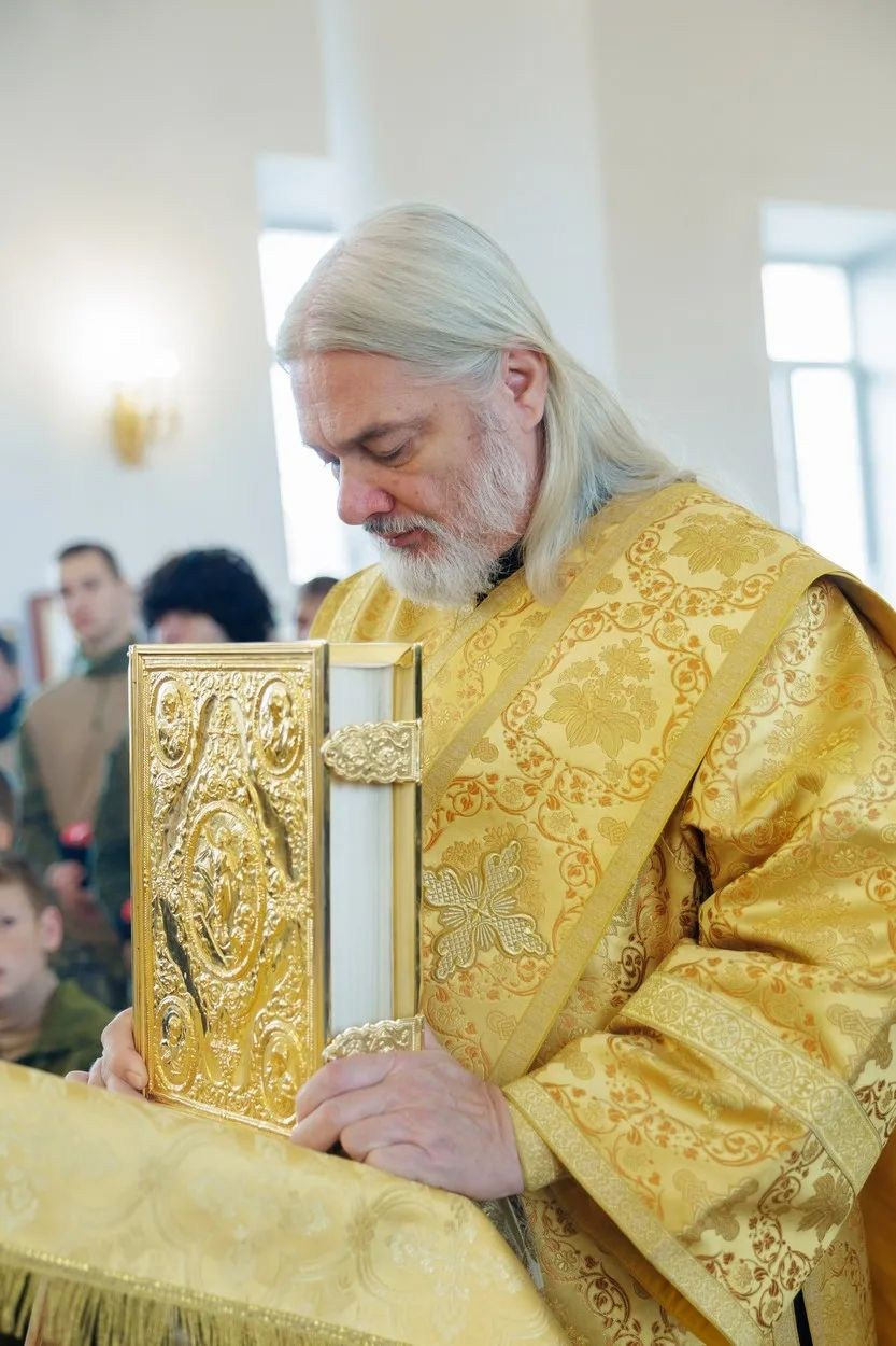 Митрополит Игнатий совершил Божественную литургию в храме новомучеников и исповедников Саратовских. Георгиевское благочиние