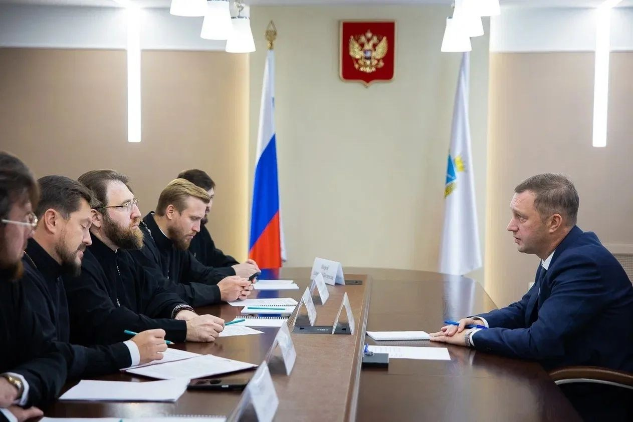 Митрополит Игнатий встретился с губернатором Саратовской области Романом Викторовичем Бусаргиным. Георгиевское благочиние