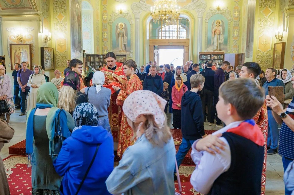 В ДЕНЬ ПРАЗДНОВАНИЯ СОБОРА САРАТОВСКИХ СВЯТЫХ В ПОКРОВСКОМ СОБОРЕ Г. САРАТОВА СОВЕРШЕНО АРХИЕРЕЙСКОЕ БОГОСЛУЖЕНИЕ. Георгиевское благочиние