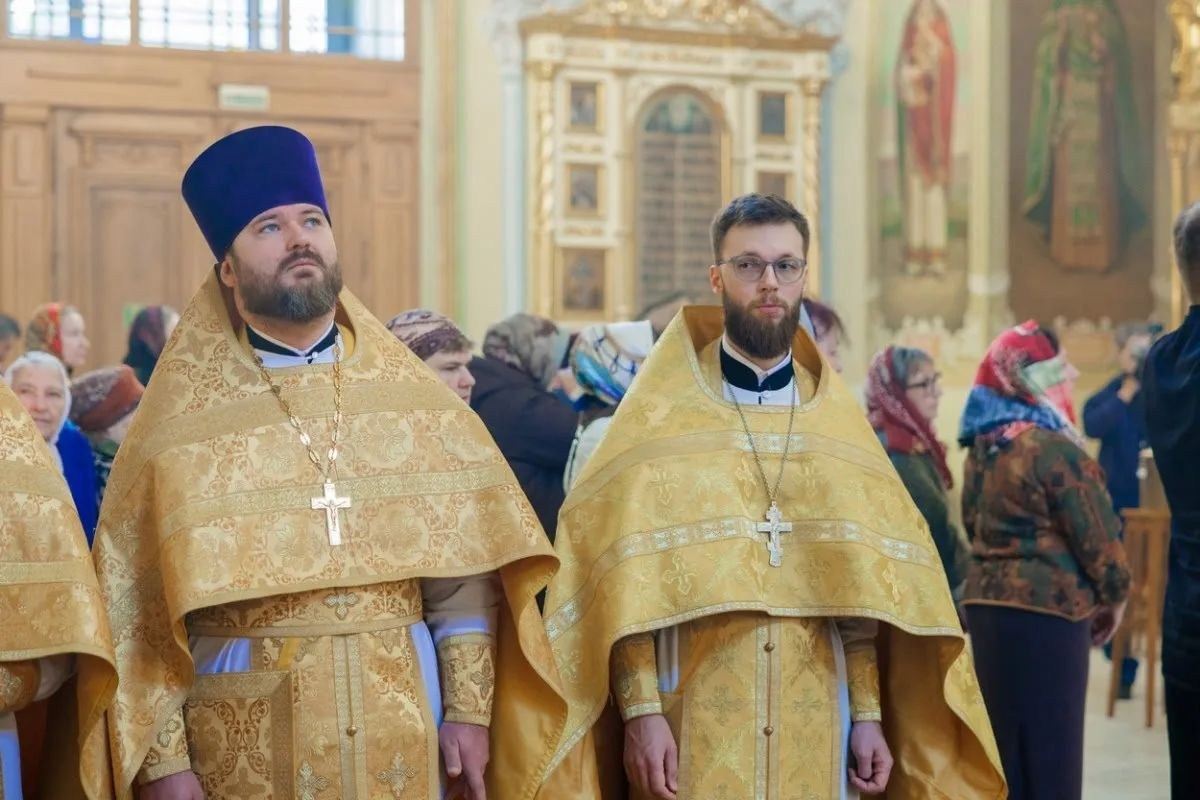 Архиерейское богослужение в Покровском соборе. Георгиевское благочиние