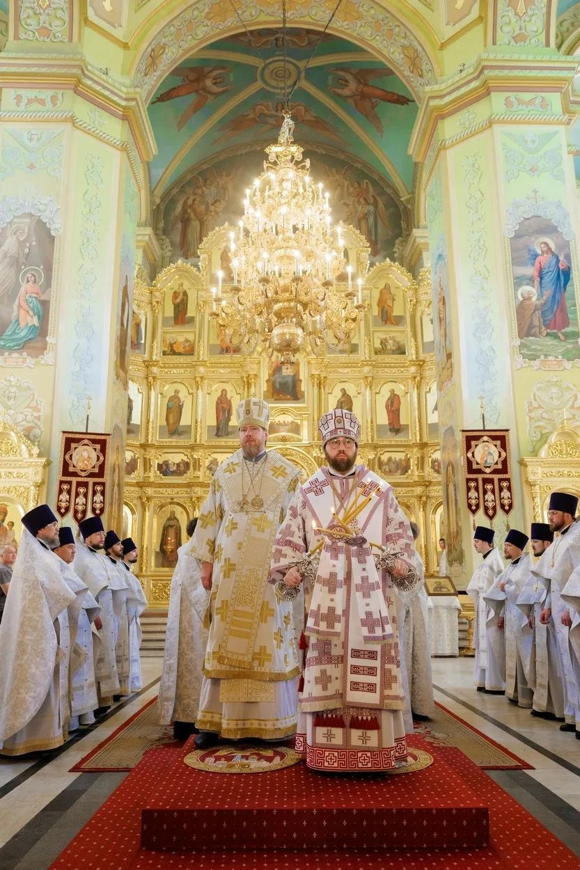 МИТРОПОЛИТ ИГНАТИЙ И МИТРОПОЛИТ ВЛАДИМИР СОВЕРШИЛИ БОЖЕСТВЕННУЮ ЛИТУРГИЮ В ПОКРОВСКОМ СОБОРЕ Г. САРАТОВА. Георгиевское благочиние