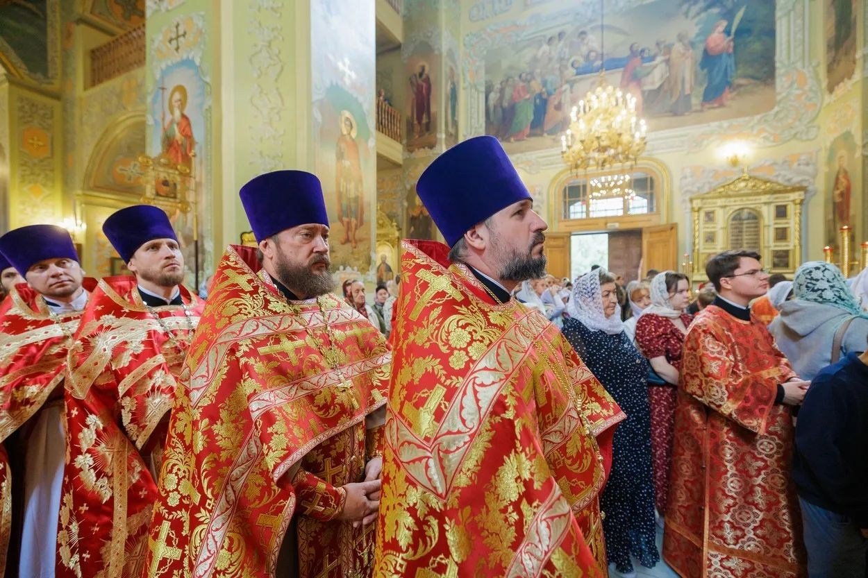 В ДЕНЬ ПРАЗДНОВАНИЯ СОБОРА САРАТОВСКИХ СВЯТЫХ В ПОКРОВСКОМ СОБОРЕ Г. САРАТОВА СОВЕРШЕНО АРХИЕРЕЙСКОЕ БОГОСЛУЖЕНИЕ. Георгиевское благочиние
